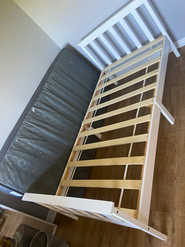 White wooden single bed - white,